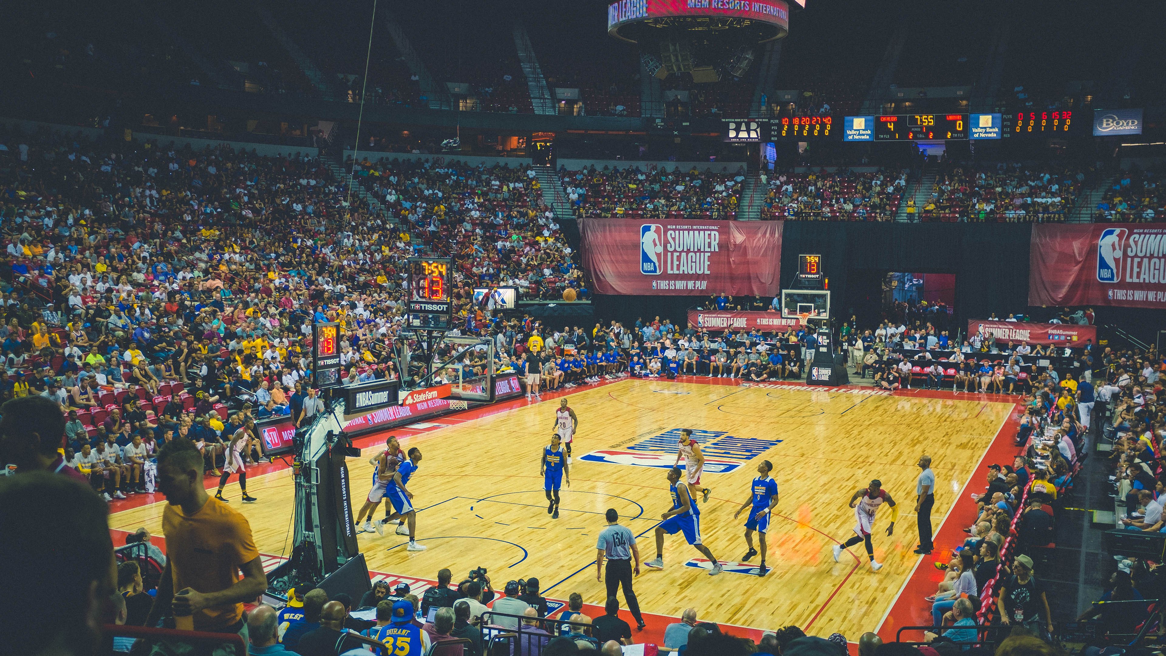 AIYOUXI.COM-电竞评论员的洞察力：深入分析与独到见解，lol电竞评论员